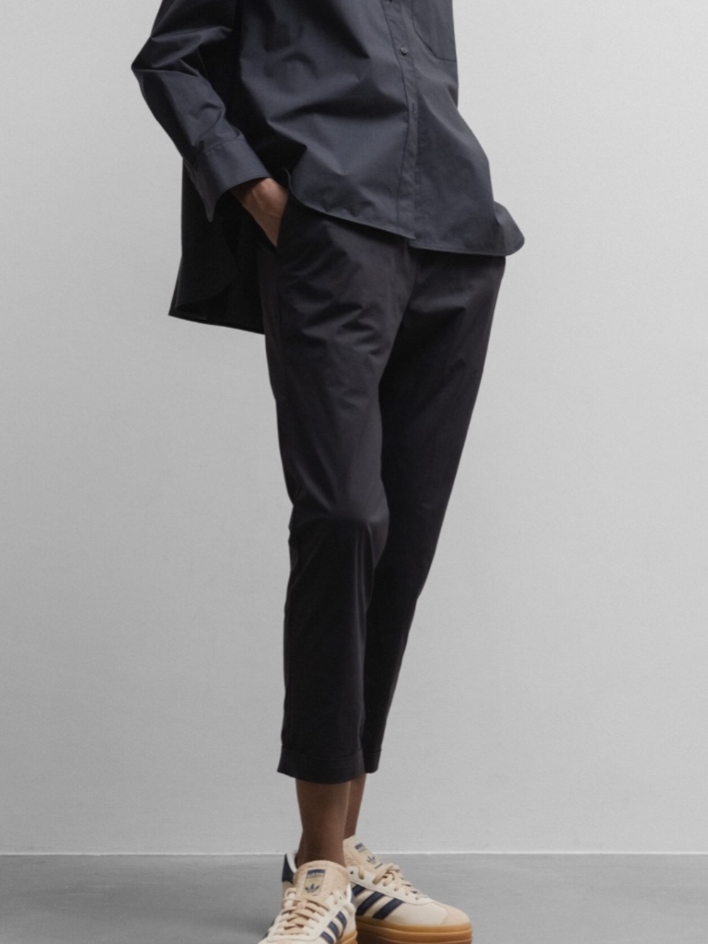 Lis Lareida Black Cropped Straight Leg Pants